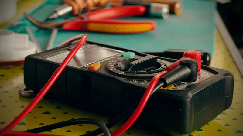 Coloured wires connected on an electronics breadboard